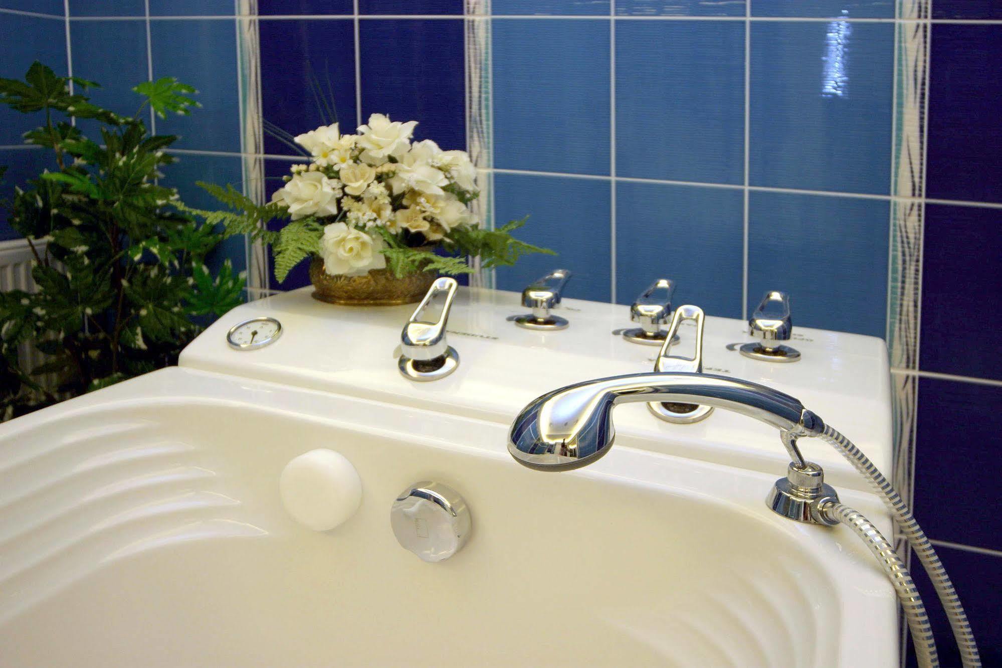 Hotel Ruze Карлови Вари Екстериор снимка